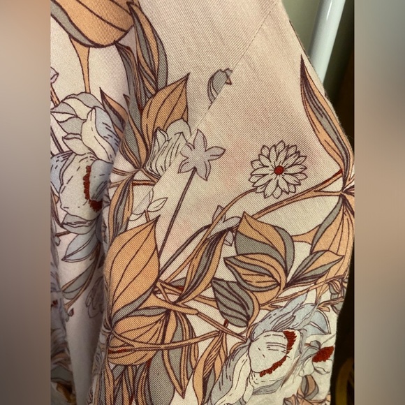 Free People keepin’ on floral top - Picture 5 of 15